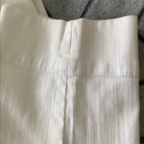 Chicos white jean capris Premium brand size one in excellent condition 5… - Picture 13 of 16